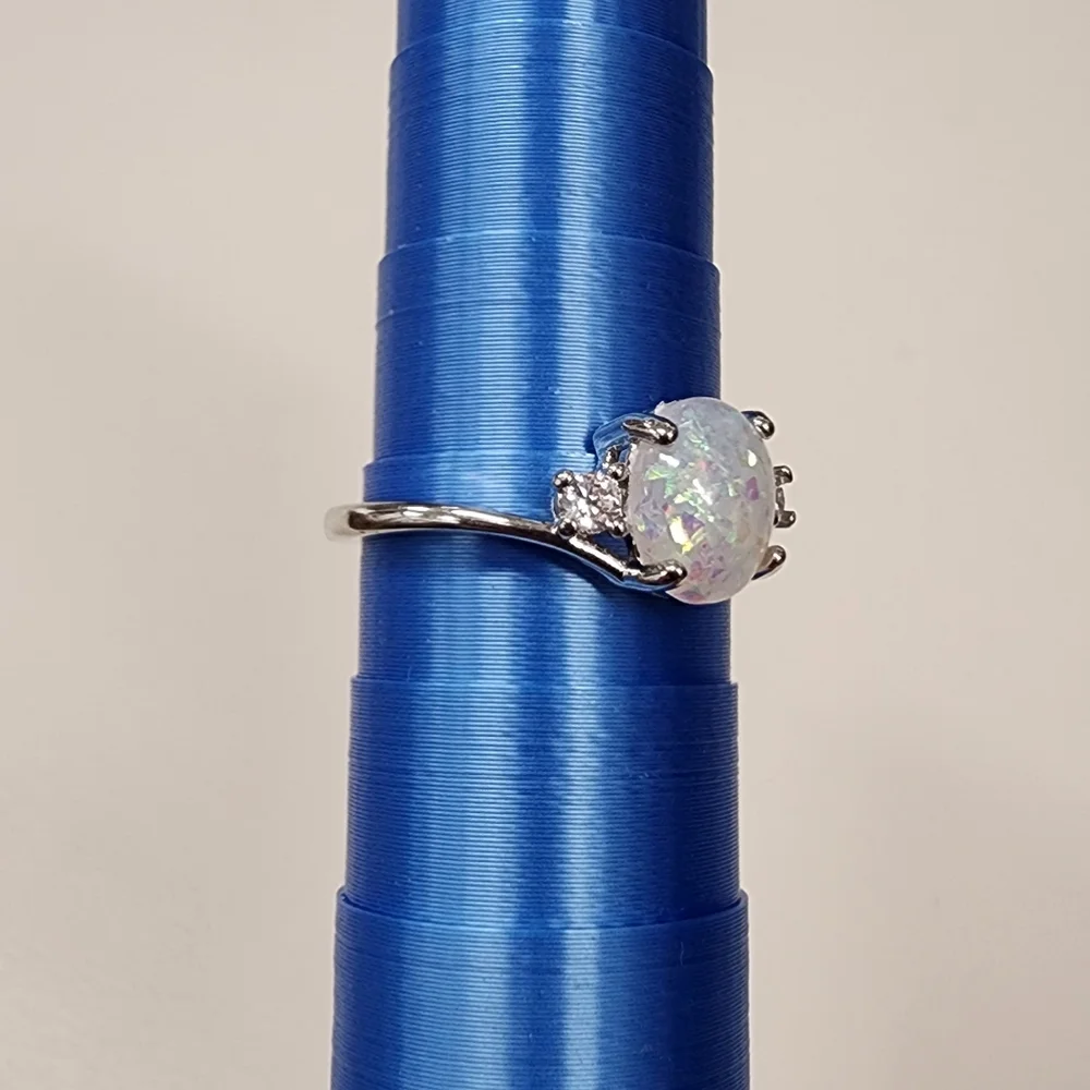 Sz 8 Exquisite Oval Faux Opal Ring Sparkling Cubic Zirconia Accents Silver-tone